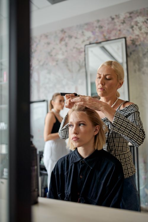 Le métier de coiffeur·se : missions, compétences, formation et évolutions