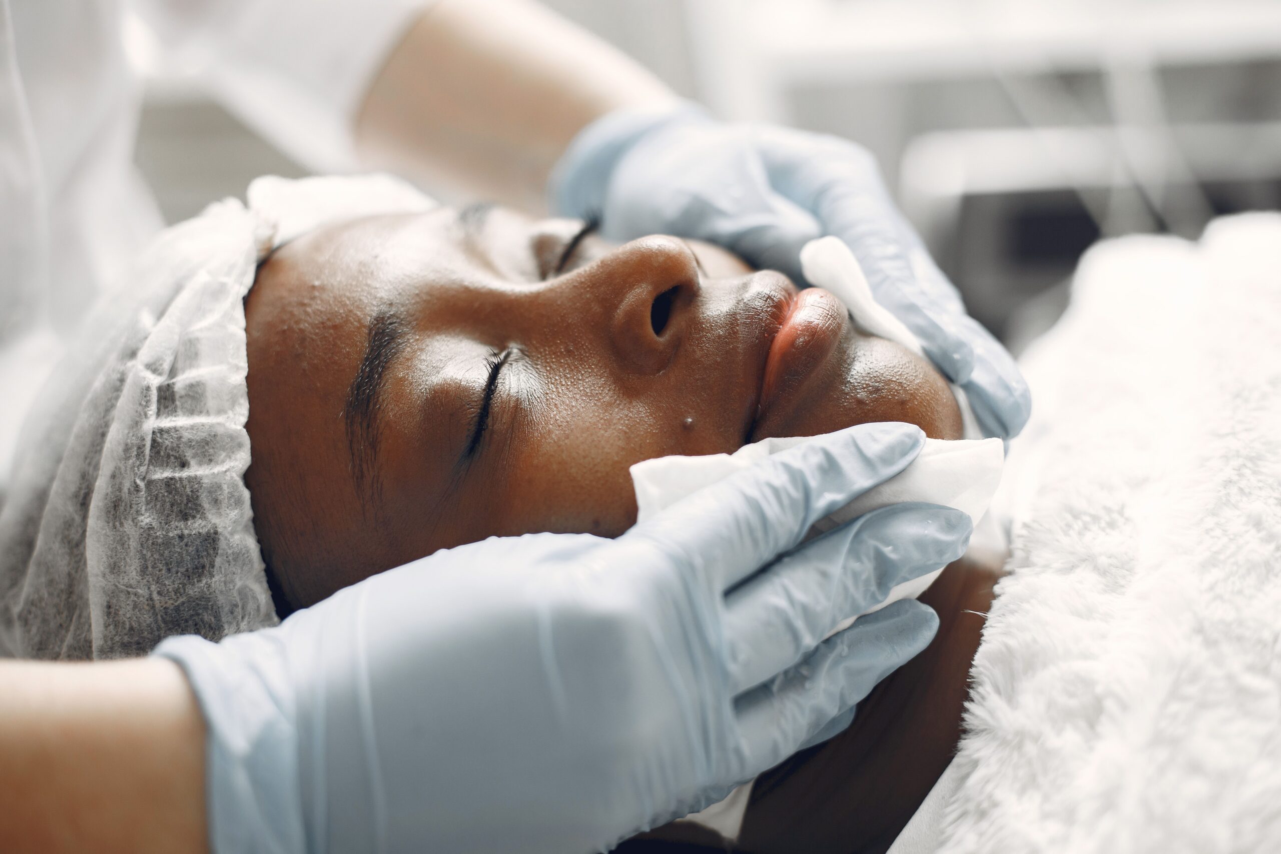 La socio-esthétique : le soin beauté au service de l&rsquo;estime de soi