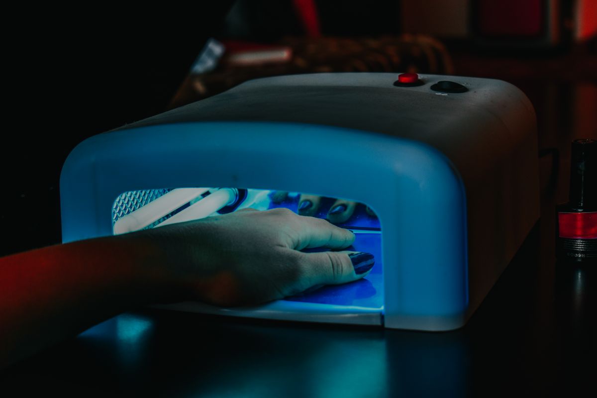 Vernis semi-permanent et allergie à l’HEMA : ce que les prothésistes et esthéticiennes doivent savoir