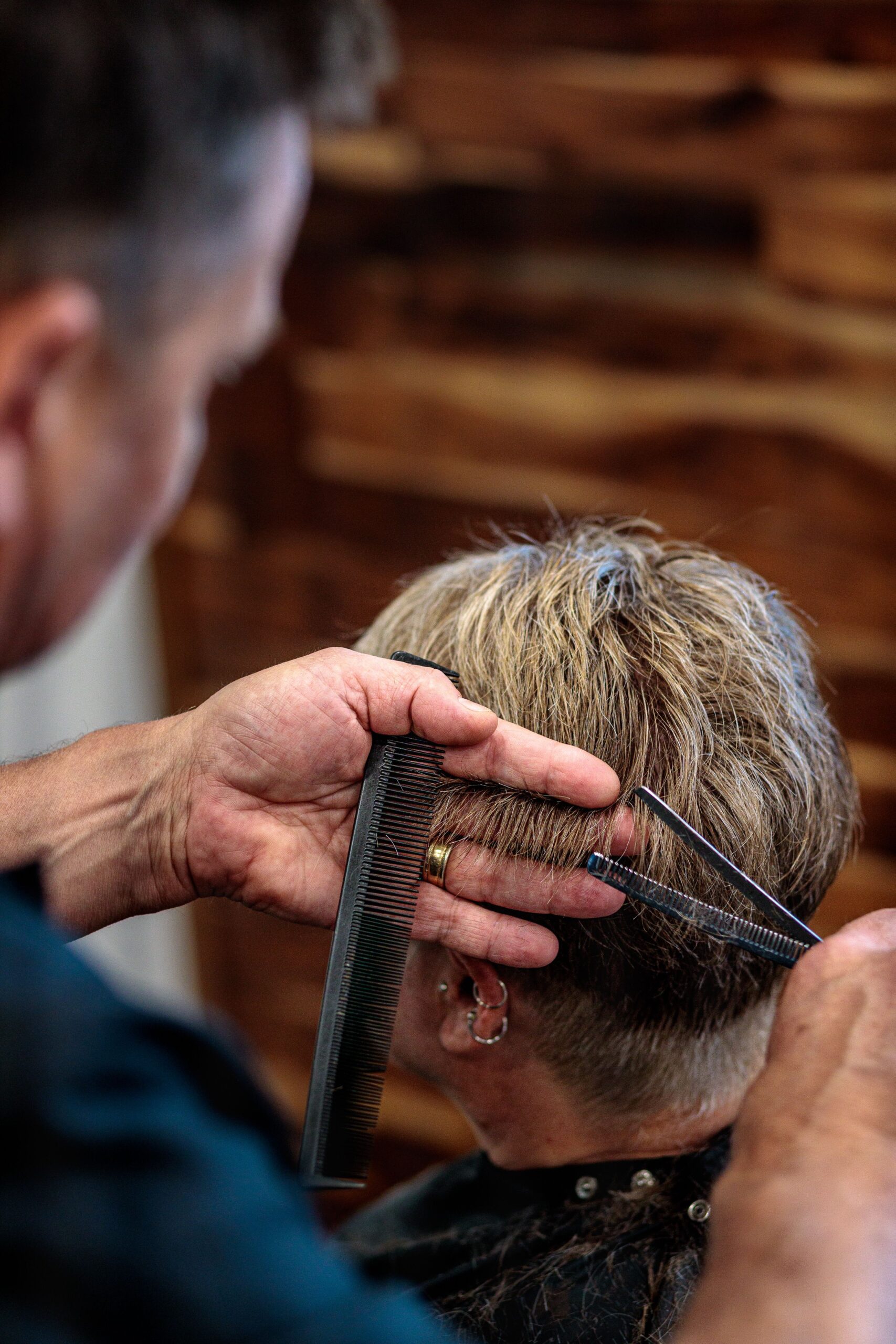 Ouvrir un salon de coiffure : diplôme, étapes et budget